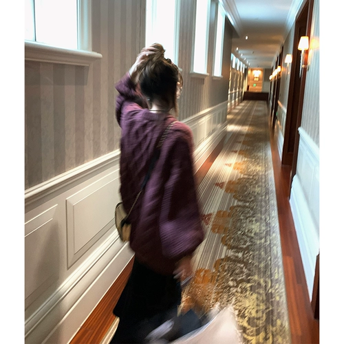 Naoao Milk Qi бьет фиолетовый член самка осени и зима.