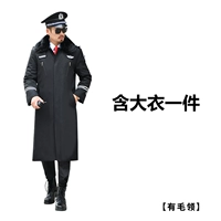 Черное пальто не имеет аксессуаров без аксессуаров