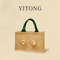 Зеленая маленькая модная кукла