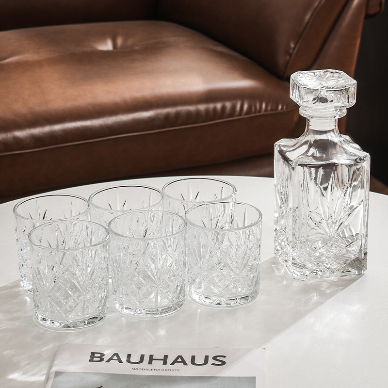 Light luxury wine glass set, includes decanter and wine pitcher, a must-have for home bars