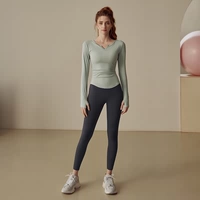 Зеленый топ с чашечками, лонгслив, леггинсы