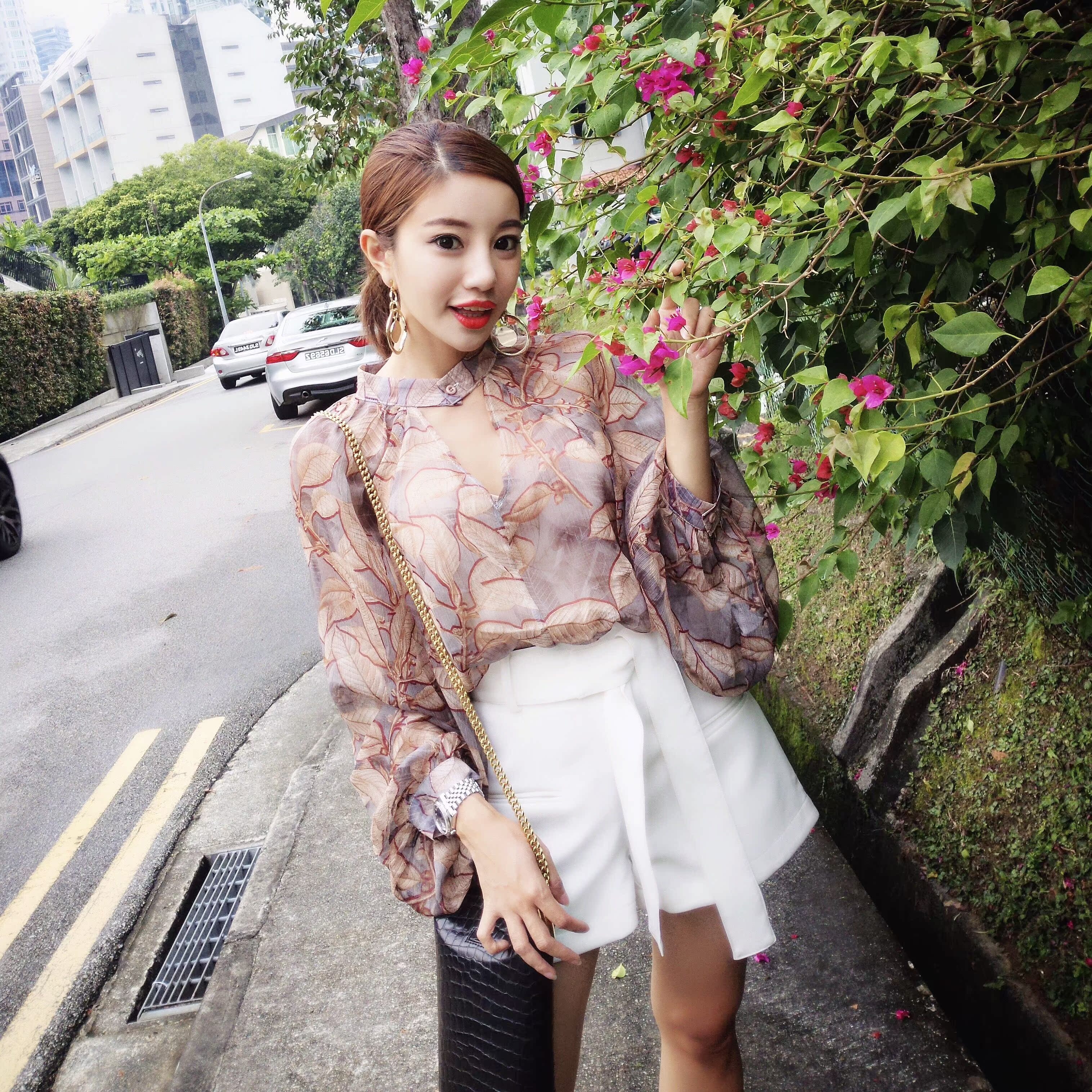 小潘潘韩版碎花雪纺衫女夏性感灯笼袖镂空上衣