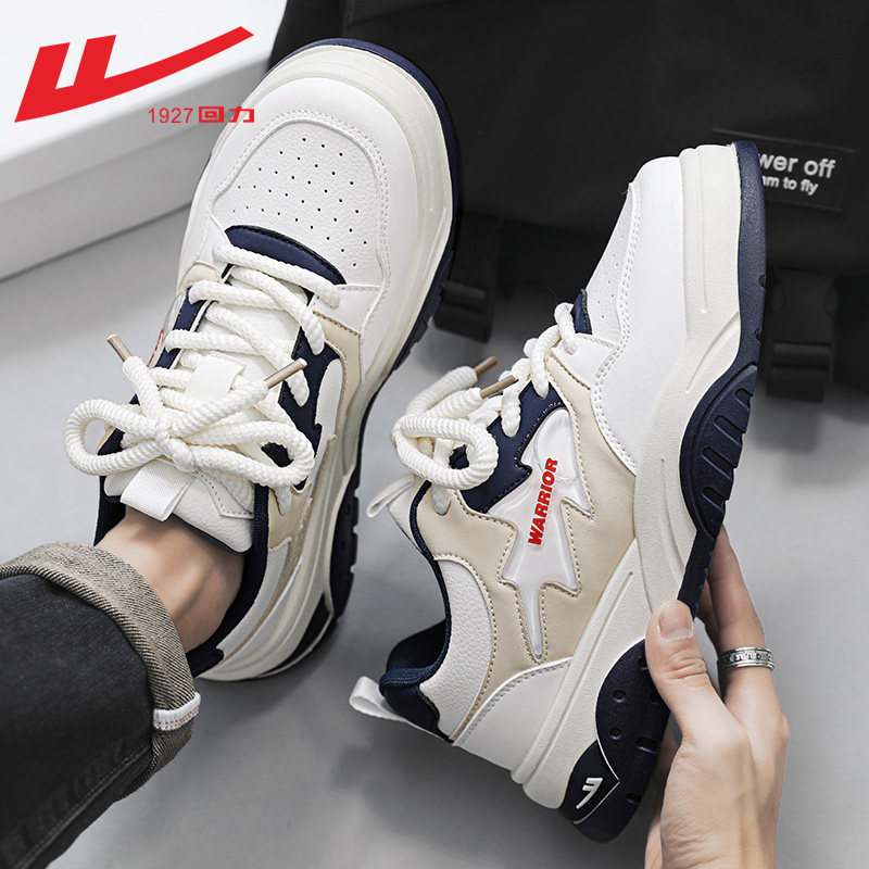 White and blue [thick-soled bread shoes recommended by the shopkeeper]