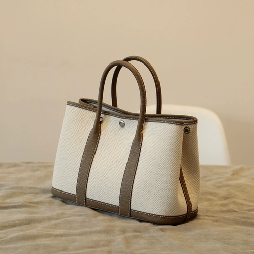 Вместительная и большая сумка, изысканный стиль, из натуральной кожи