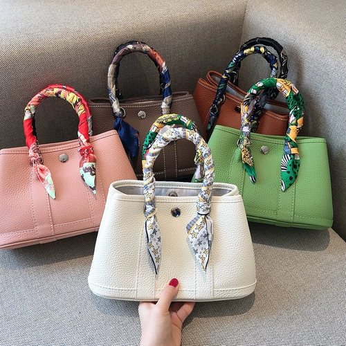 Небольшая кожаная вместительная и большая сумка, из натуральной кожи, воловья кожа