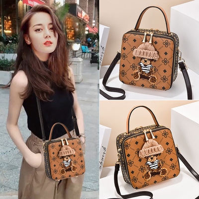 taobao agent Fashionable mobile phone, cute phone bag, handheld small universal one-shoulder bag, western style, 2023 collection