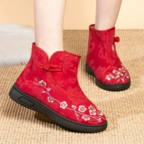 2023 Старая Пекинская тканевая обувь, женская хлопчатобумажная обувь, женские бархатные утолщенные бабушкины хлопчатобумажные туфли с вышивкой, нескользящие хлопковые сапоги для матери среднего и пожилого возраста