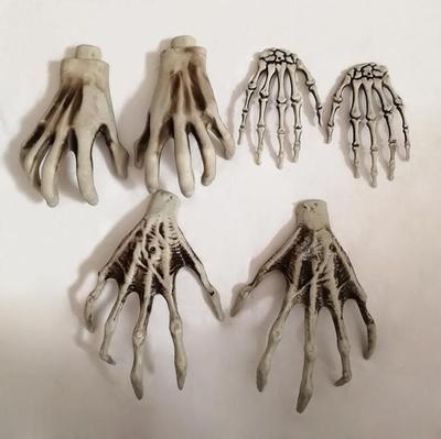 taobao agent Halloween decorative props, skull skeleton hand claws, ghost house, horror, rectification, simulation skull bone bone ghost paw