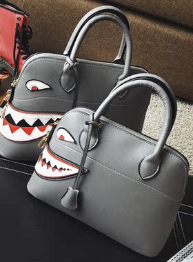 h家鲨鱼情侣包 走秀最新款 呛口小辣椒同款恶搞鲨鱼嘴贝壳斜挎包