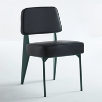 Два выстрела двух ручных подлокотников зеленые ноги и черная поверхность