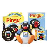 Динамик-качалка Pingu поставляется с плюшевыми аксессуарами для наушников.
