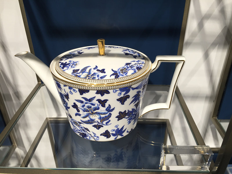 英国专柜购入 北京现货 wedgwood hibiscus 芙蓉花1l骨瓷大茶壶
