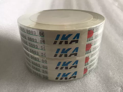 В машине для штамповки и намотки Noishi V30V50 используются наклейки с цифрами из бумаги с номерами 0001-9999 для случайной упаковки и доставки.