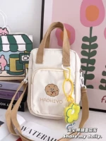 Не совсем белое игривое печенье + маленькие желтые цветочные подвески