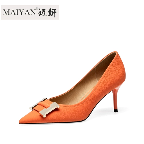Кожаная оранжевая обувь на высоком каблуке с заостренным носом