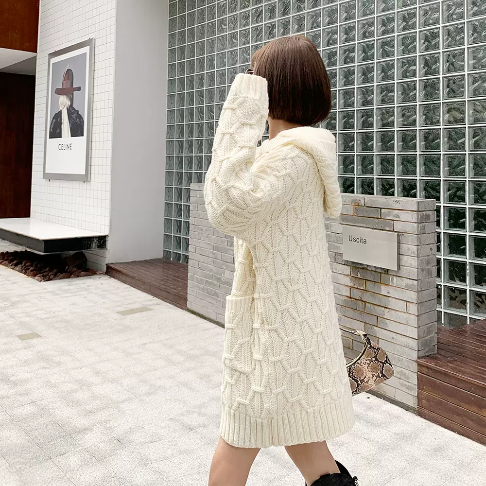 新2020年秋冬の新型の厚みのある韓版の中の長いセーターの女性のひざ編みの毛\