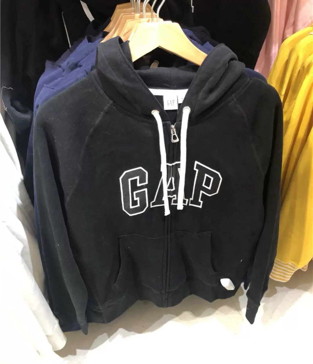 Gap ，，