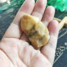 Ювелирные камни 金丝玉原石乌尔禾宝石光新疆彩玉戈壁玉/玉石原石/沙漠漆小料原石