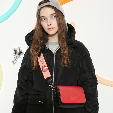 萝拉原创设计师小红帽重工刺绣宽肩带带斜挎包小方包小包