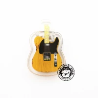 Телевая электрогитара Deep Yellow длиной около 4 см