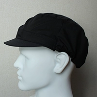 Черная кепка из цельной ткани