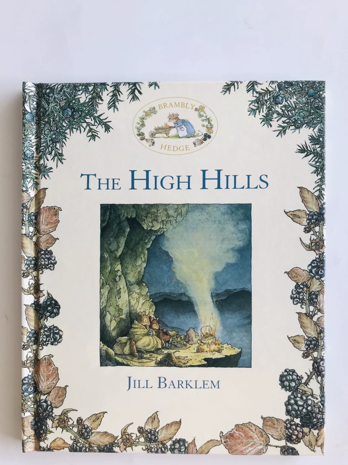 [野蔷薇村冒险故事 英文 jill barklem复古插画绘本The high hills]