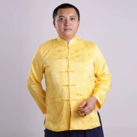 Костюм с легким золотом не включает другие аксессуары