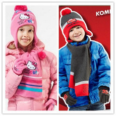 Комплект из двух частей 外贸出口品质秋冬女童男童kitty小汽车护耳帽子手套围巾三件套