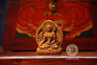 您 Sakya Light помогает вам сделать статую Будды.