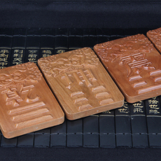 Декорации на дверь