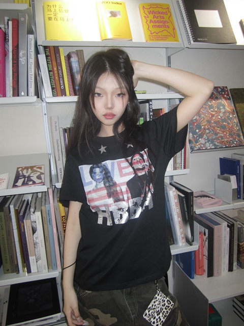HOT-STAMPED SILVER SHOULDER T-SHIRT image 7
