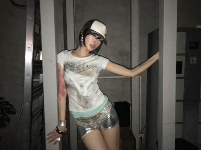 LOVEMONEY PORTRAIT T-SHIRT image 8