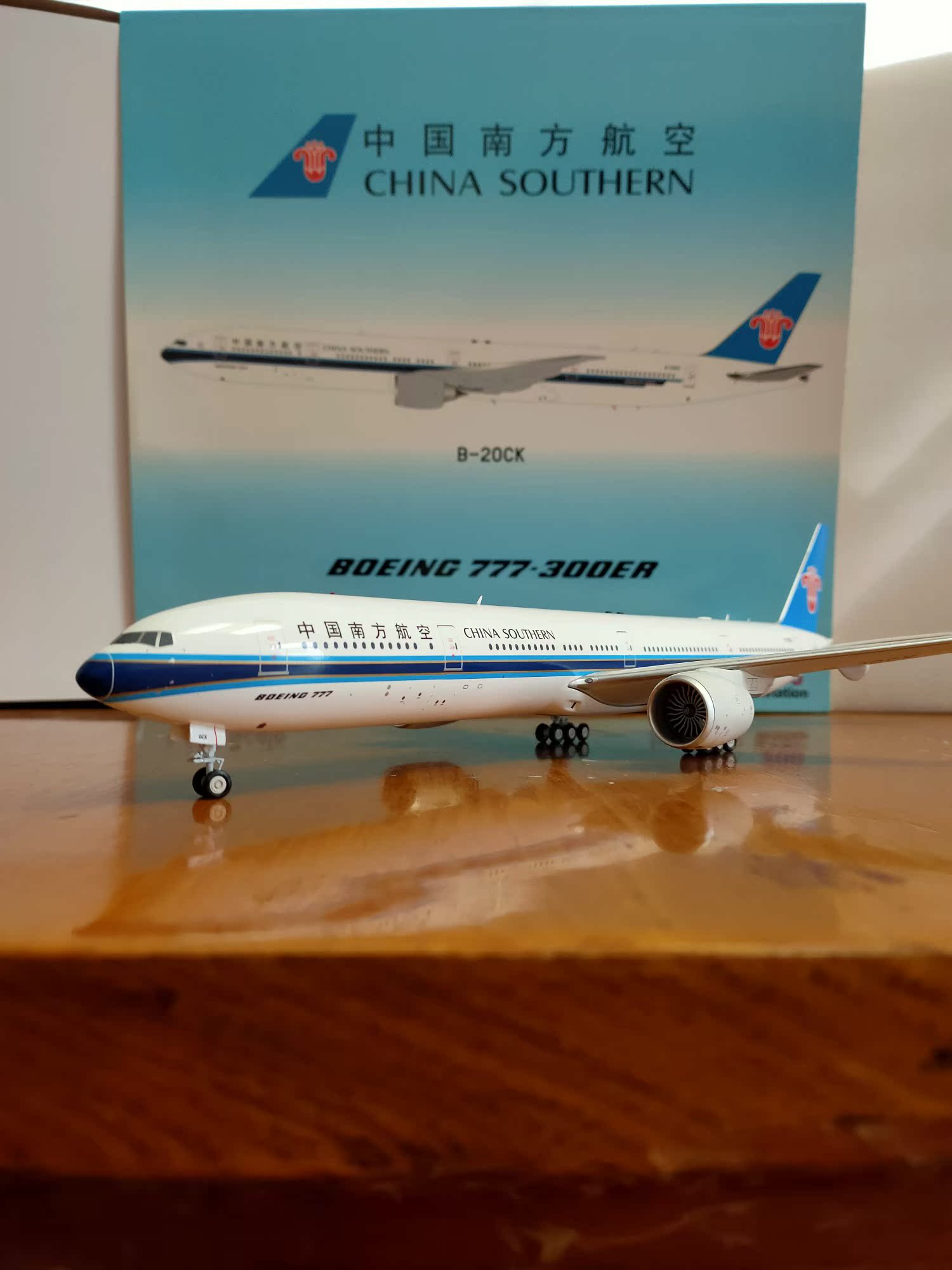 特惠Aviation 1/200 合金中国南方航空波音777-300ER B-20CK