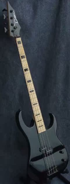 

Бас-гитара Dean CUSTOM ZONE BASS