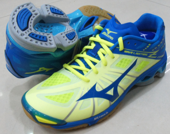 

Кроссовки для волейбола MIZUNO V1GA150026 WAVE LIGHTNING