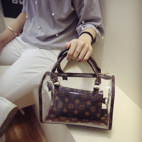 爱逛街为您找到迷你斜挎手拎包相关的宝贝,您可以在下面的板块中挑选