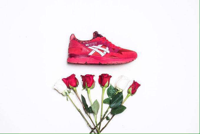 

Кроссовки Asics