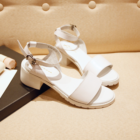 爱逛街为您找到白色凉鞋相关的宝贝,您可以在下面的板块中挑选喜欢的