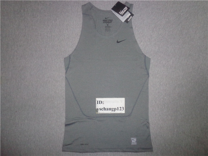 

Спортивная футболка Nike PRO COMBAT CORE 2.0 634872-021