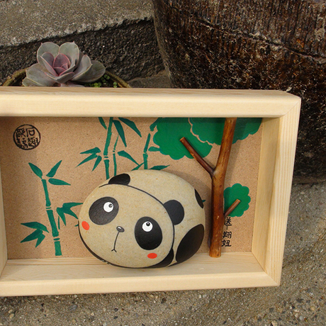 呆萌 手绘大熊猫 石趣部落原创手绘石头