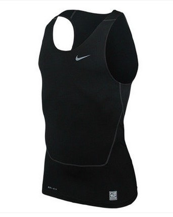 

Спортивная футболка Nike PRO COMBAT 272434-010-100