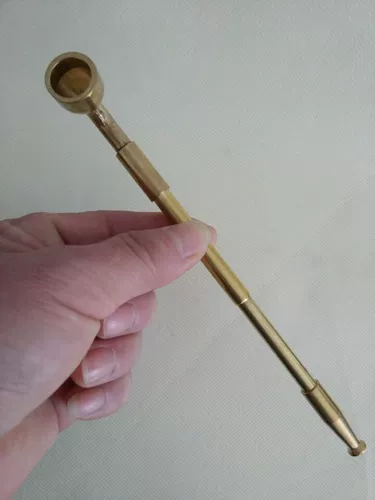 Темная медная телескопическая сигаретная пакет с горшок сухой дым мешок -все -то желобый стержень длинный стержень старый в стиле сухой дым с борьбой с бронзовым дымом ведро сигарета