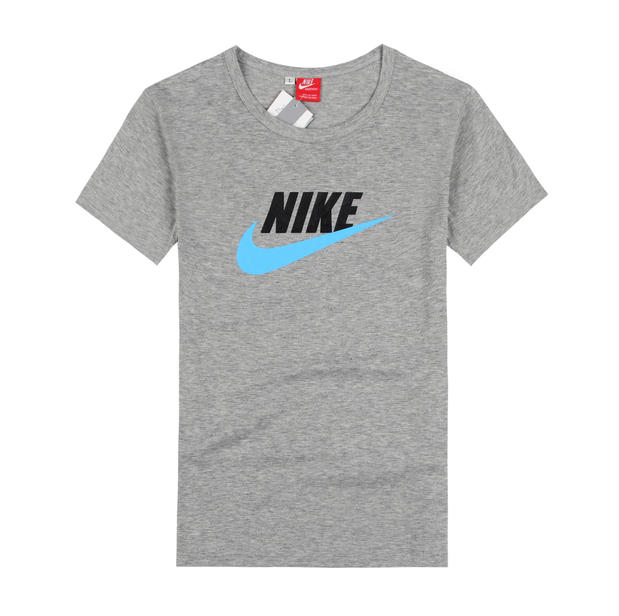 

Спортивная футболка Nike 2015