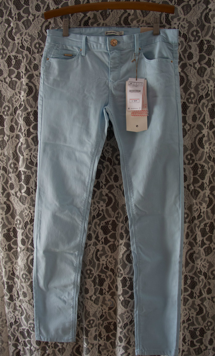 

Джинсы женские Stradivarius 2354/139/042