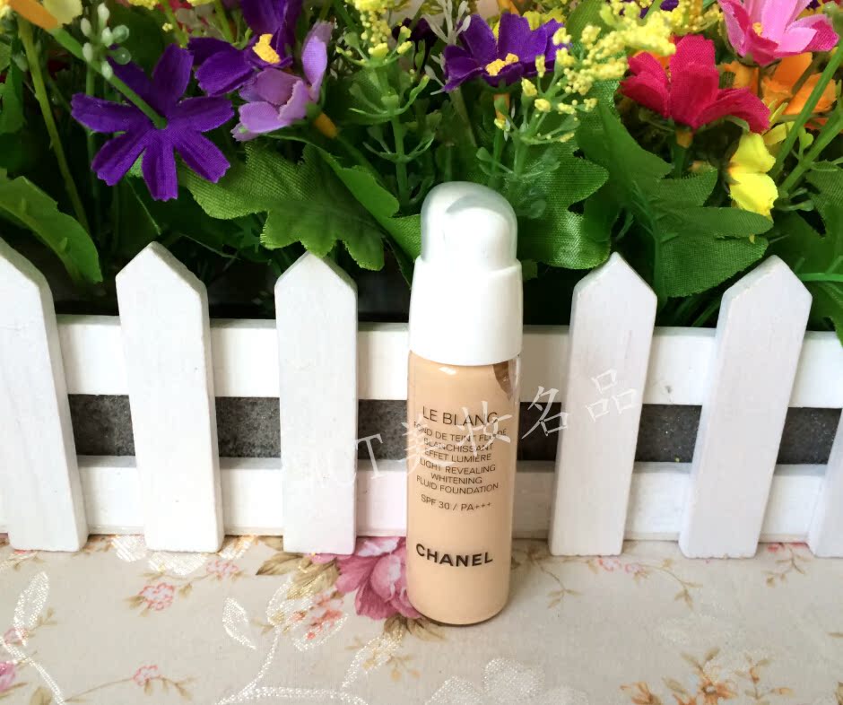 

Жидкость/сливки Chanel LE BLANC SPF30 20ml
