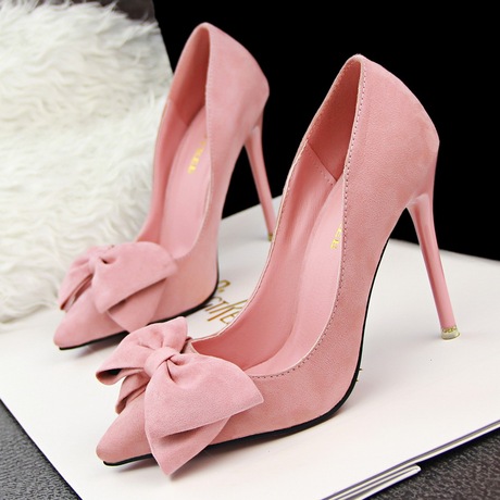 爱逛街为您找到尖头蝴蝶结高跟鞋相关的宝贝,您可以在下面的板块中