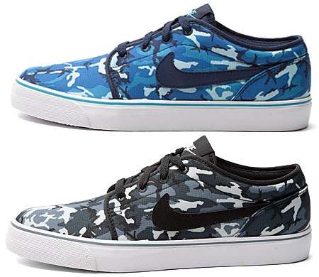 

кроссовки Nike 2015 631697-401-441