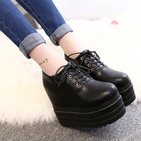 爱逛街为您找到超高跟松糕鞋相关的宝贝,您可以在下面的板块中挑选