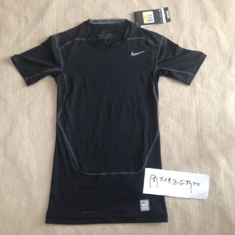 

Спортивная футболка Nike PRO COMBAT CORE 2.0 449792-010-021
