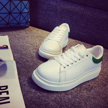 爱逛街为您找到情侣白色板鞋相关的宝贝,您可以在下面的板块中挑选